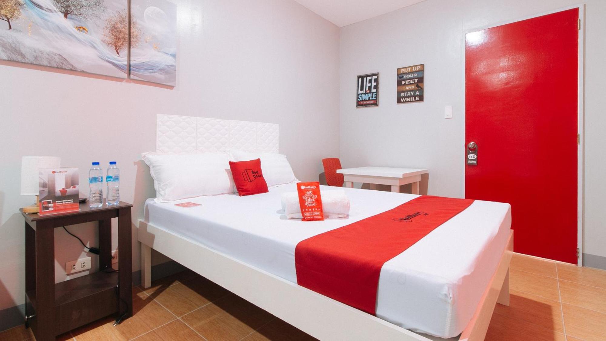 Reddoorz Near Christ The King Medical Center Hotel Las Piñas Exterior foto