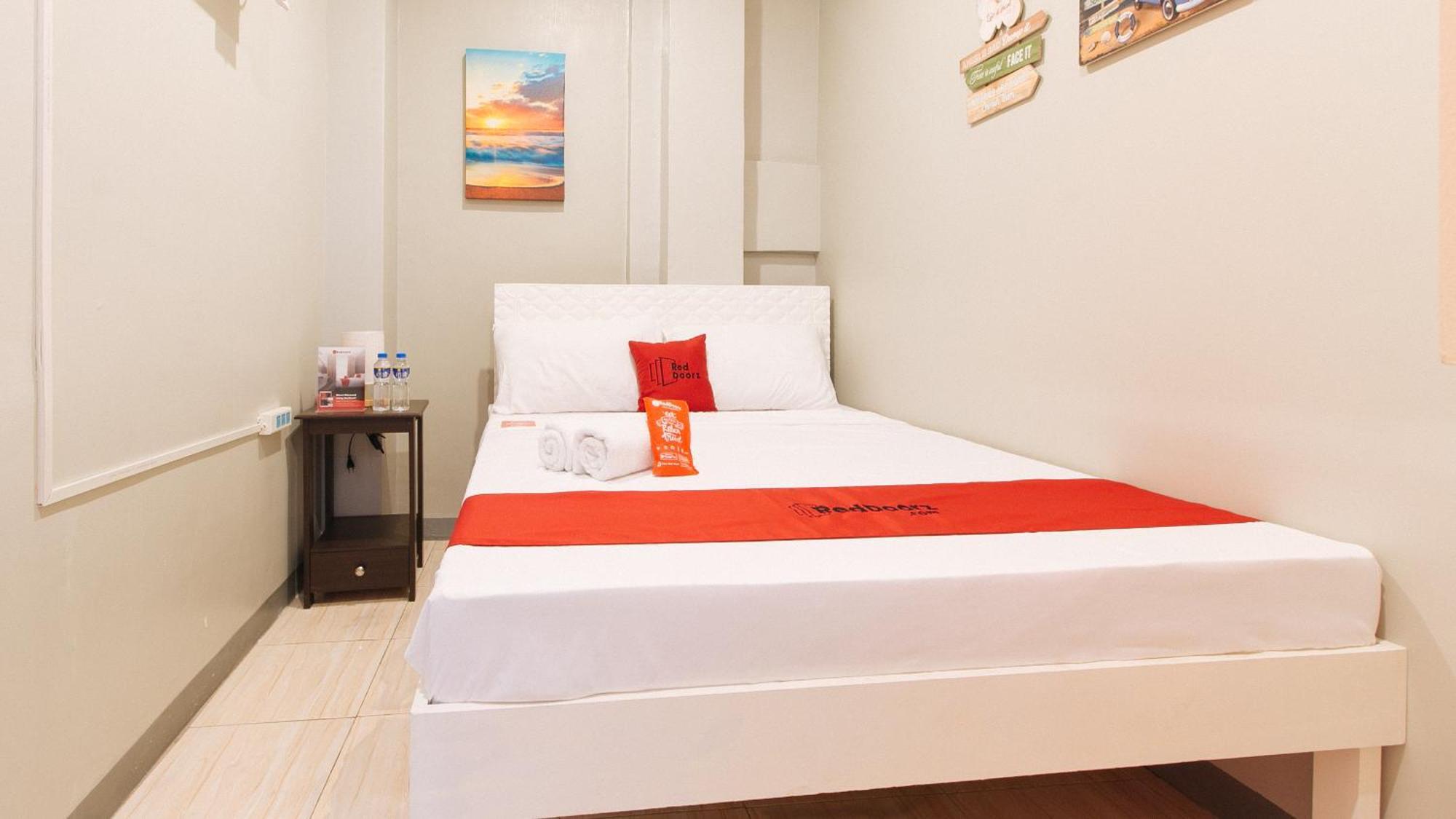 Reddoorz Near Christ The King Medical Center Hotel Las Piñas Exterior foto