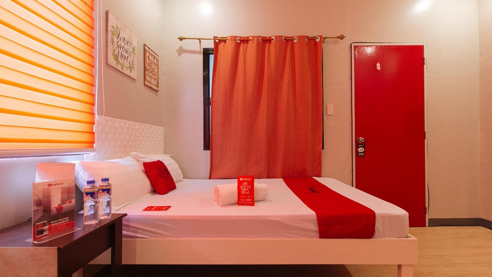 Reddoorz Near Christ The King Medical Center Hotel Las Piñas Exterior foto