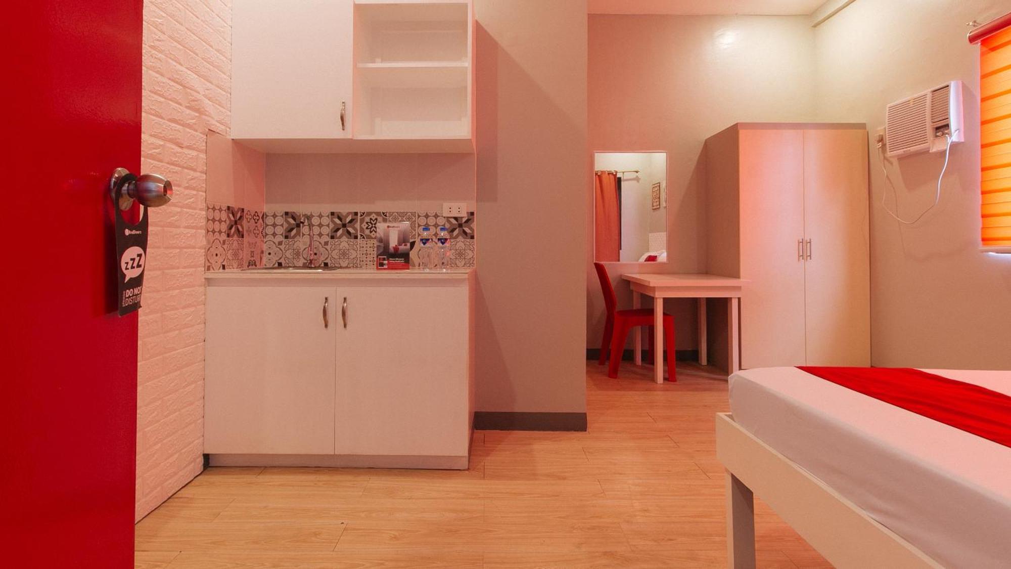 Reddoorz Near Christ The King Medical Center Hotel Las Piñas Exterior foto