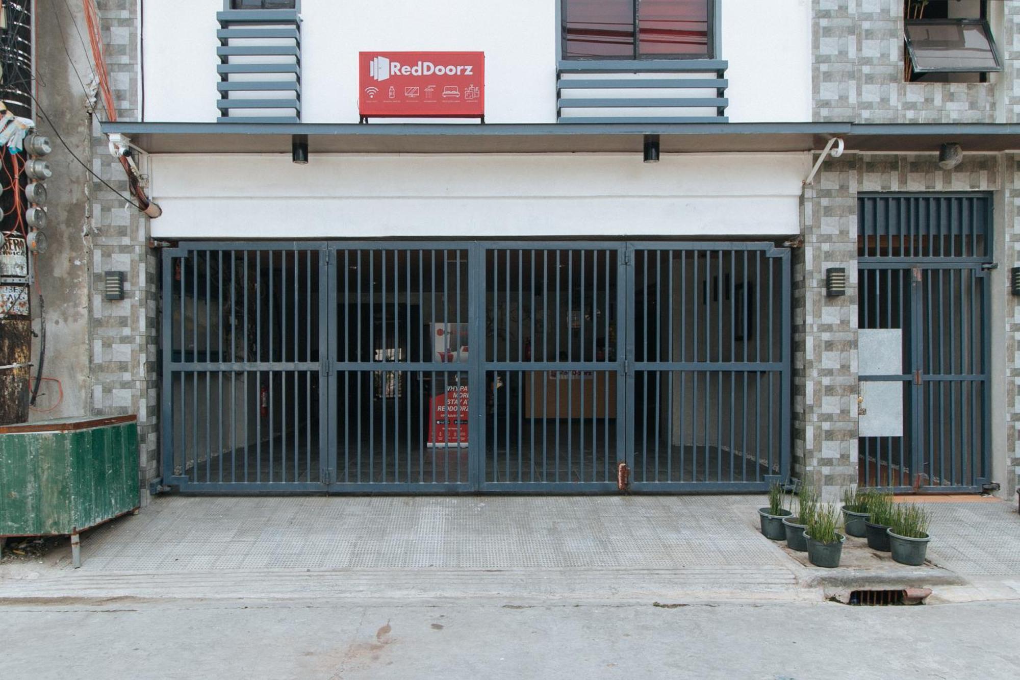 Reddoorz Near Christ The King Medical Center Hotel Las Piñas Exterior foto