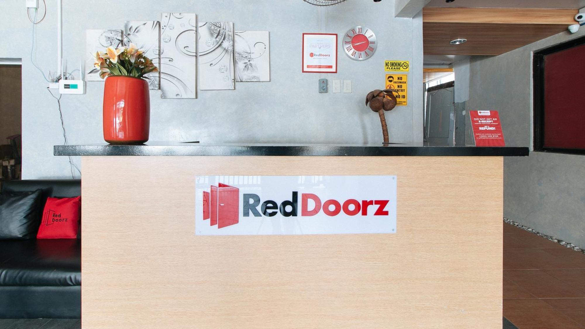 Reddoorz Near Christ The King Medical Center Hotel Las Piñas Exterior foto
