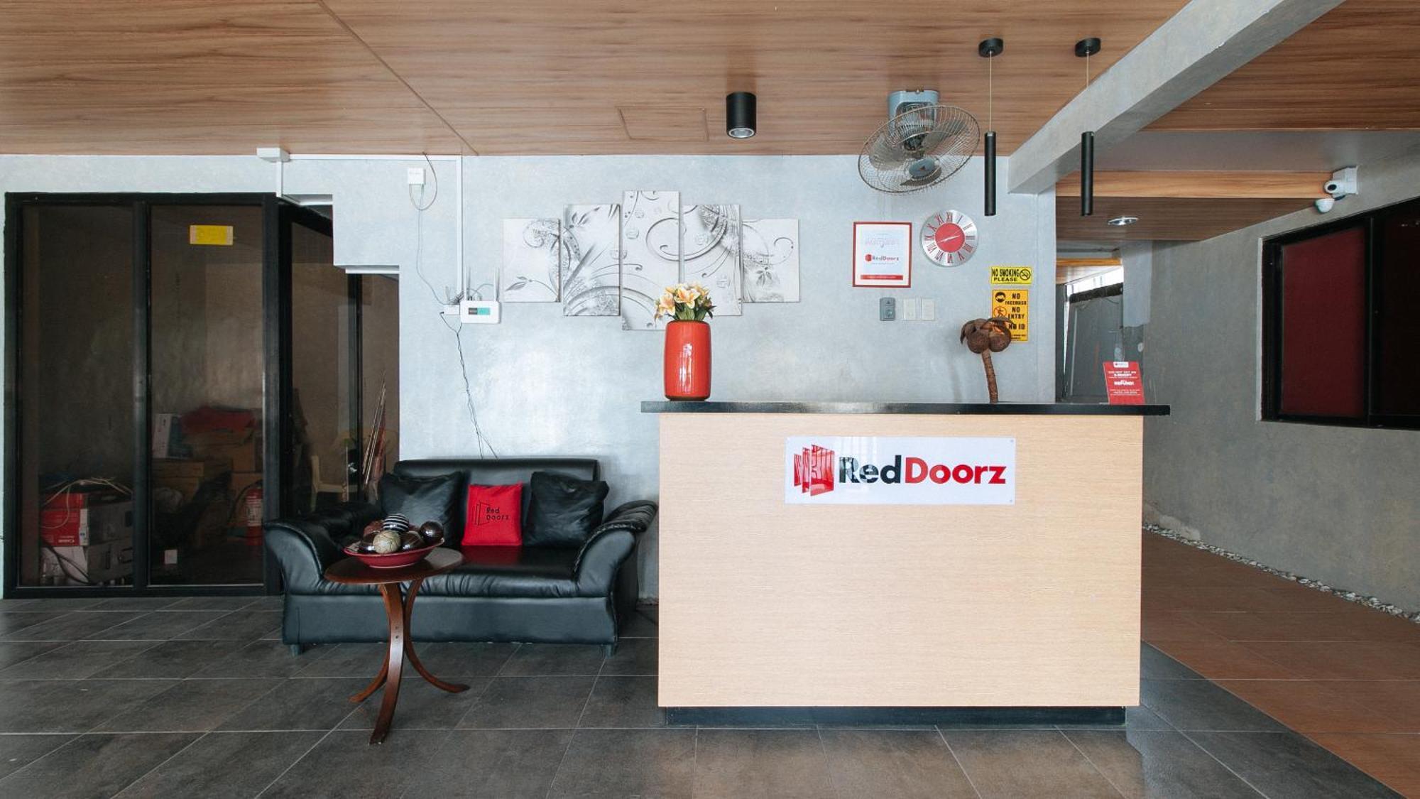 Reddoorz Near Christ The King Medical Center Hotel Las Piñas Exterior foto